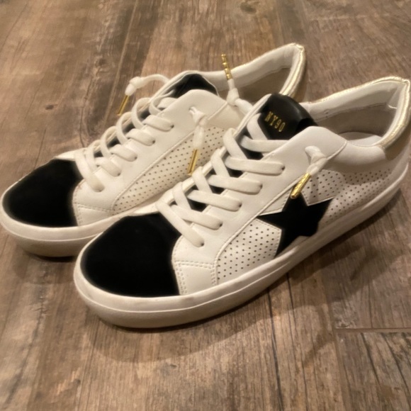 Steve Madden star sneakers golden Size 9 - Picture 2 of 5